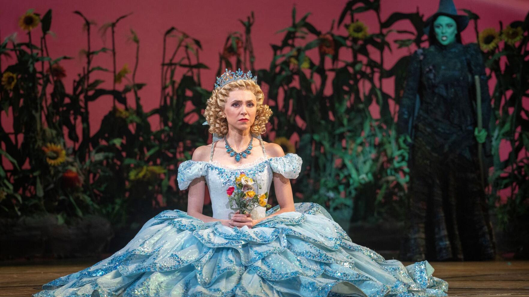 Broadway's touring 'Wicked,' now at the Saenger Theatre, still feels fresh after 20 years